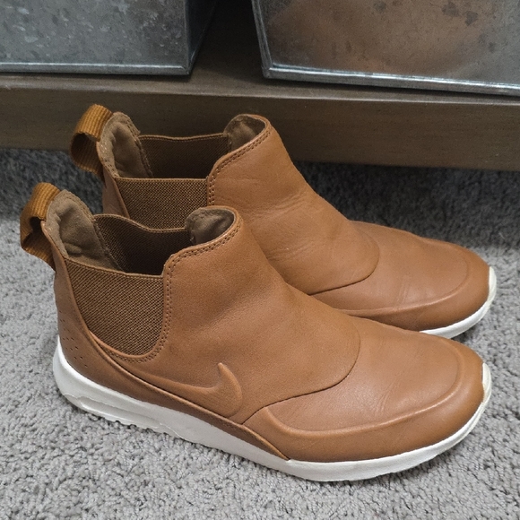 Nike Shoes - Nike Tan Ankle Boots